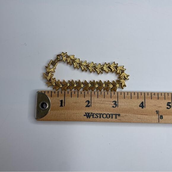 Vintage Napier Gold Tone fantasy Leaf link bracelet - Picture 7 of 7